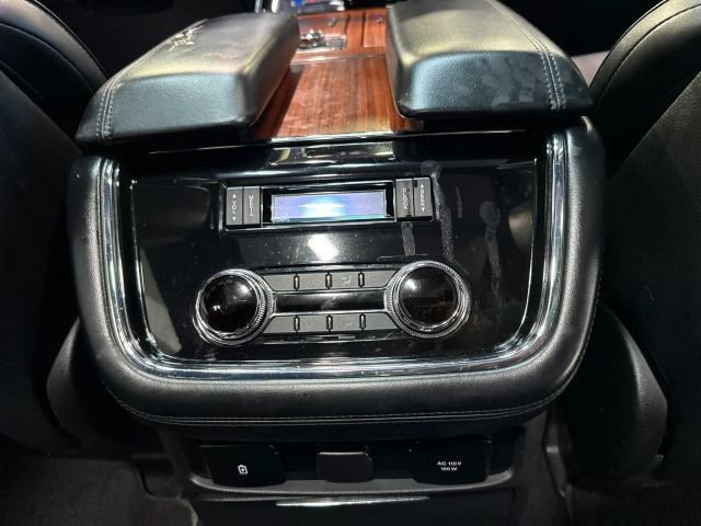 Used 2018 Lincoln Navigator Select w/ Technology Package RWD image 30
