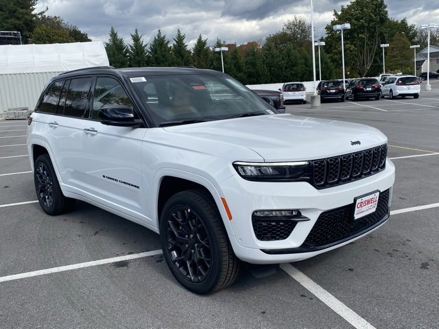 New 2025 Jeep Grand Cherokee Summit image 2