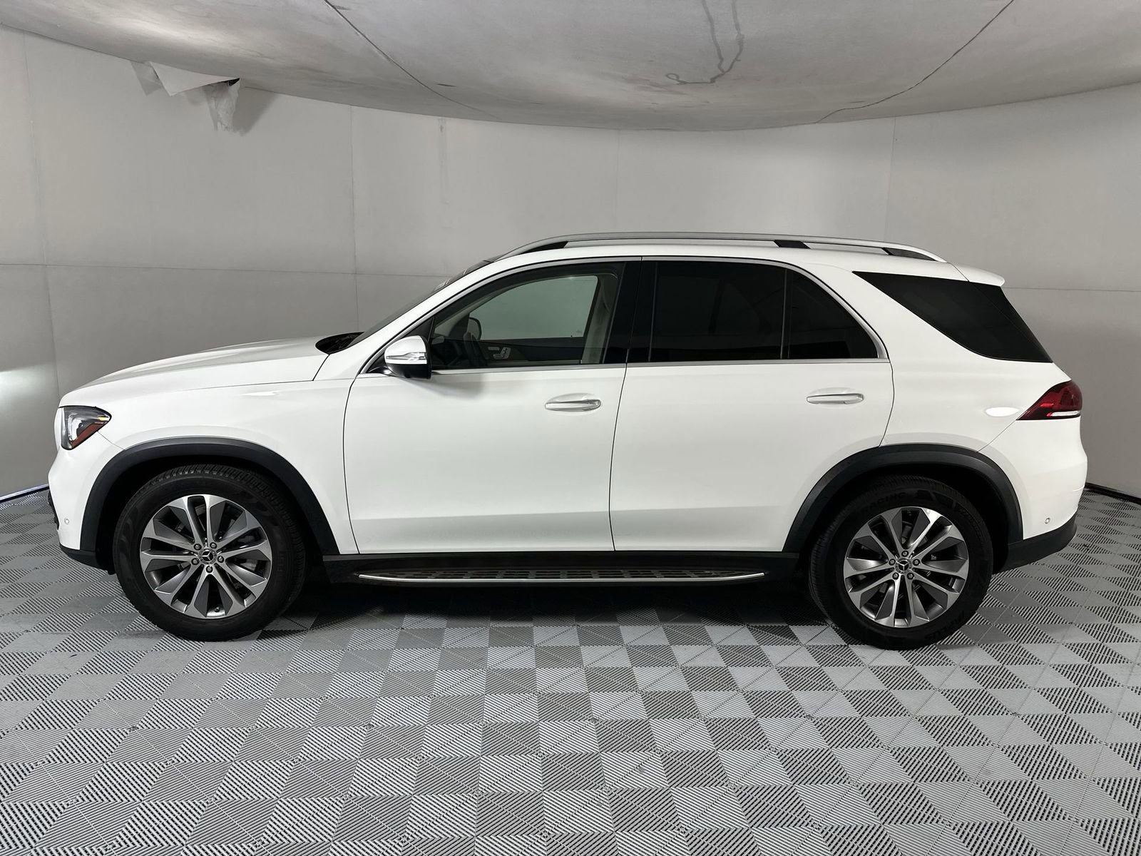 Used 2020 Mercedes-Benz GLE 350 w/ Premium Package image 5