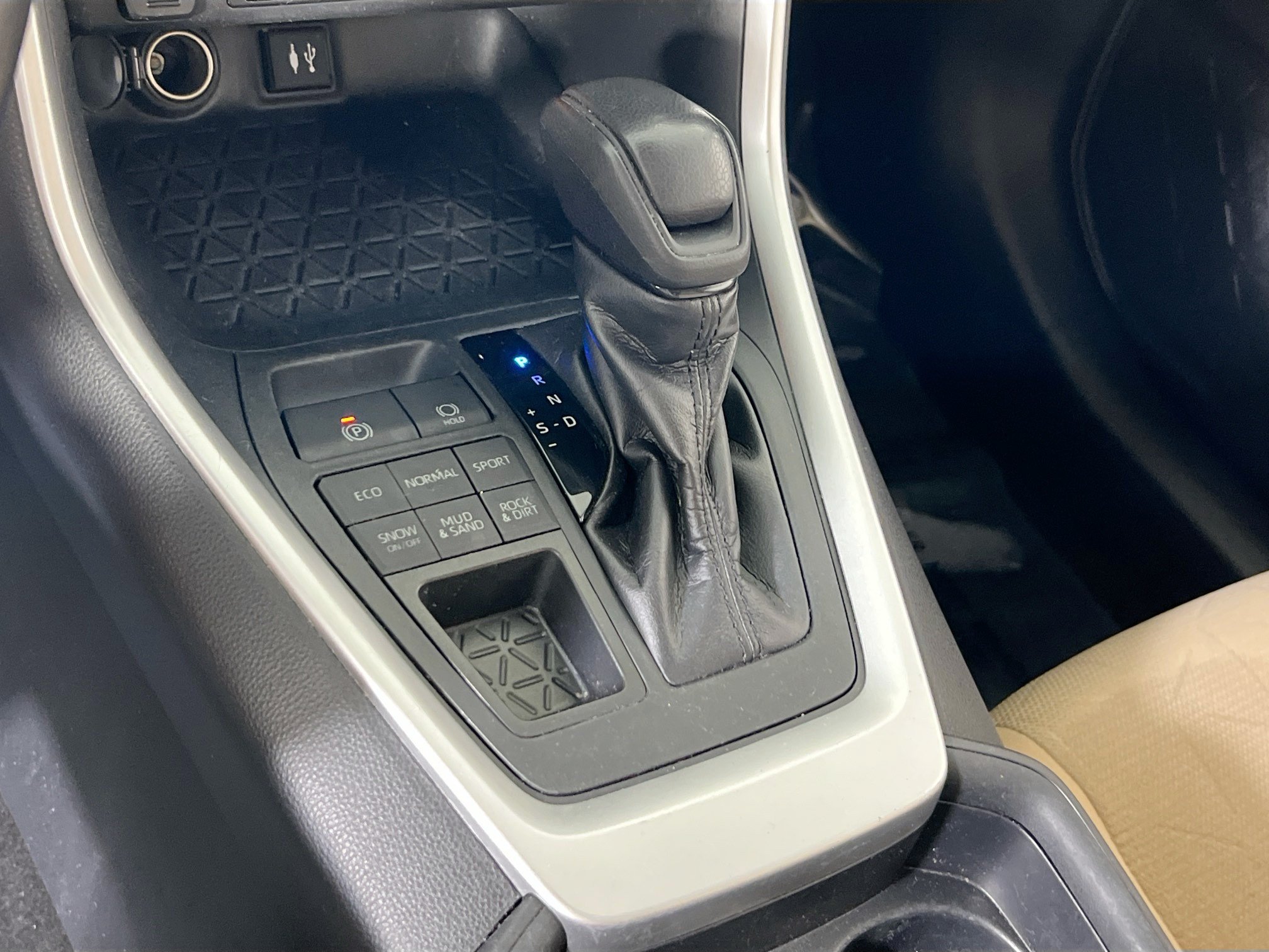 Used 2019 Toyota RAV4 XLE w/ Convenience Package AWD/4WD image 16