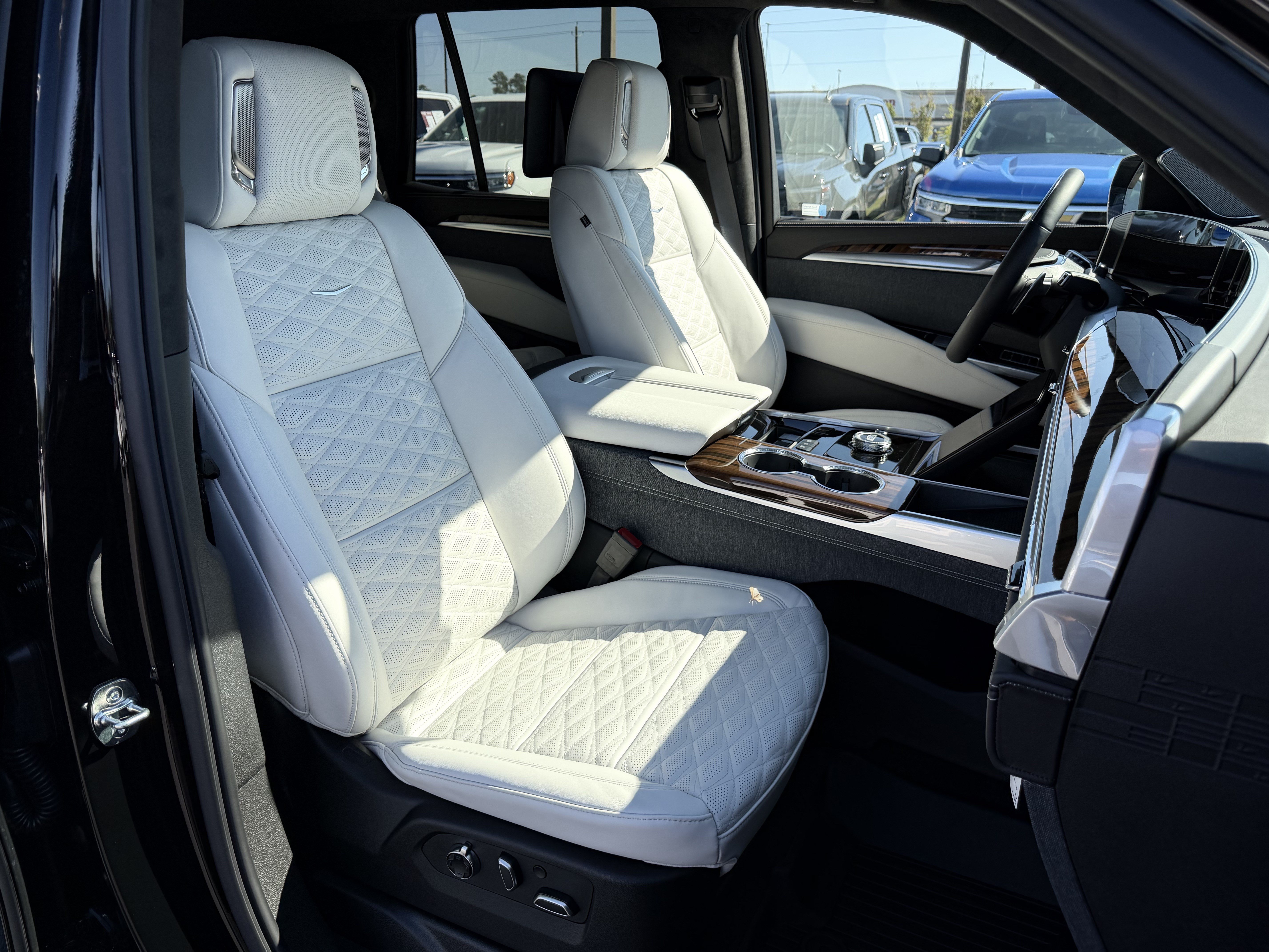Used 2027 Cadillac Escalade Platinum Sport w/ LPO, ONYX Package AWD/4WD image 39