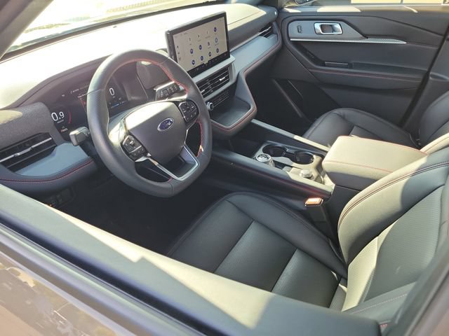 Used 2026 Ford Explorer ST-Line w/ ST-Line Street Pack RWD image 3