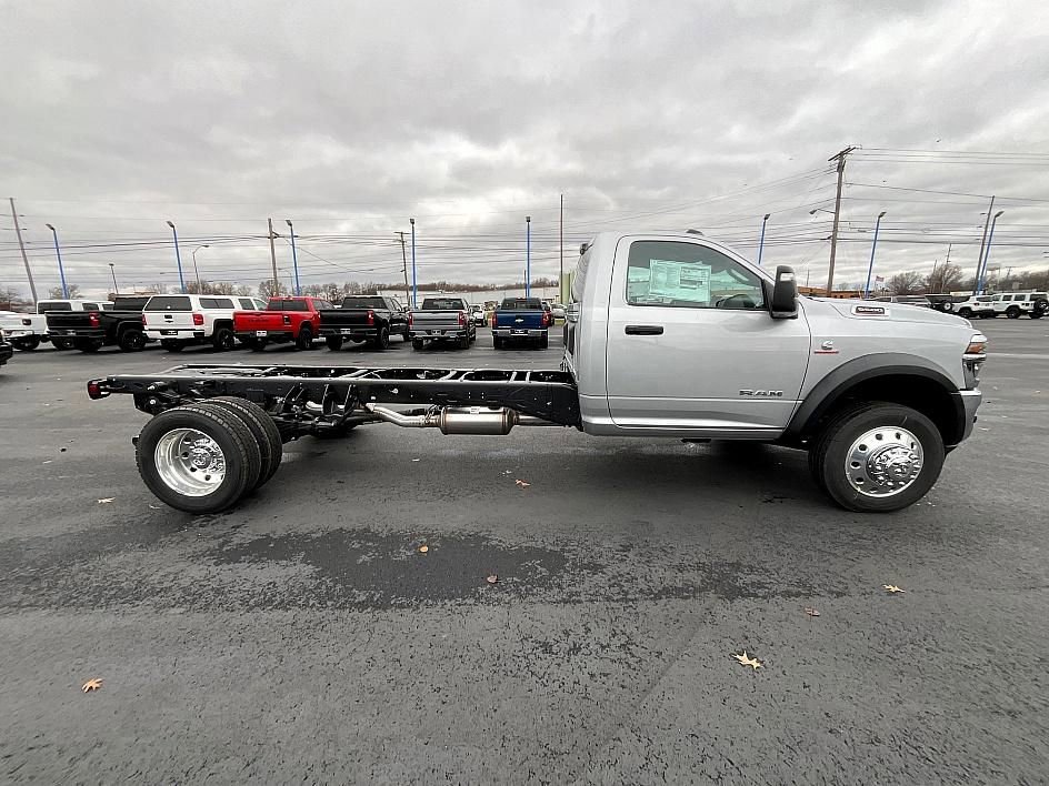 New 2026 RAM 5500 4x4 Regular Cab image 5