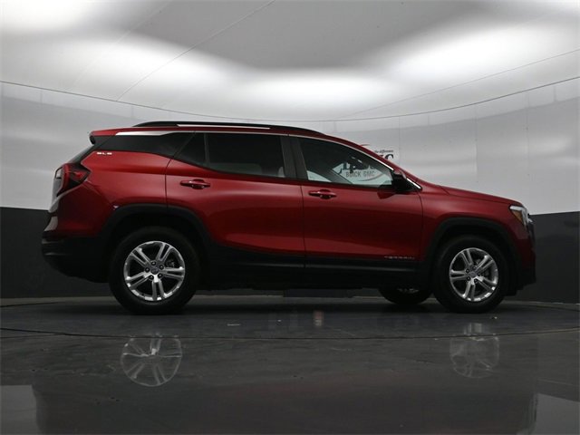 Used 2023 GMC Terrain SLE w/ Driver Convenience Package image 29