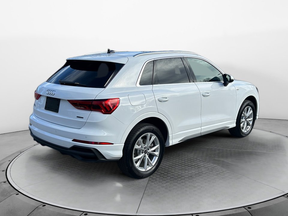 Certified 2025 Audi Q3 2.0T Premium w/ Convenience Package image 7