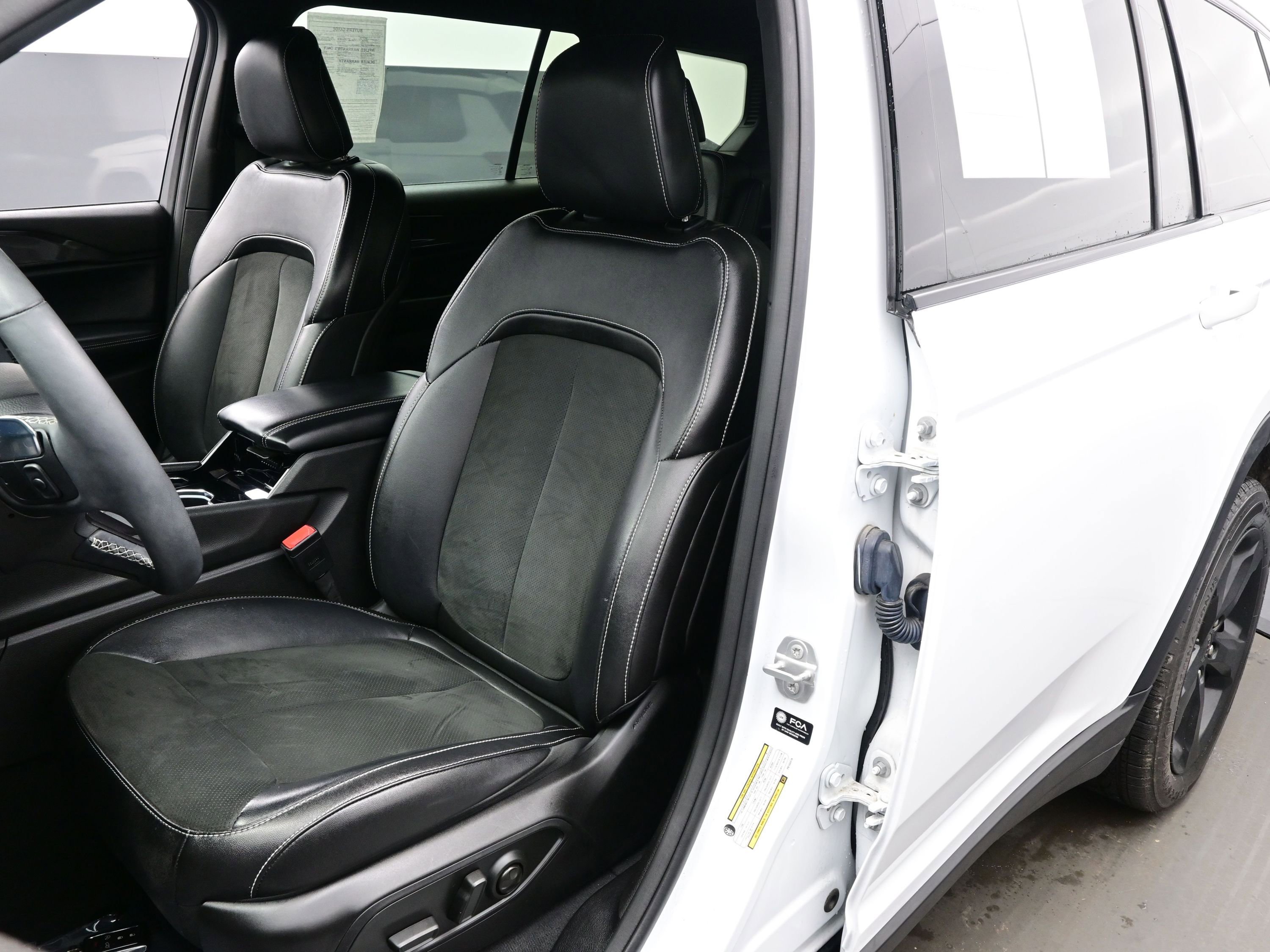Used 2023 Jeep Grand Cherokee L Laredo image 11