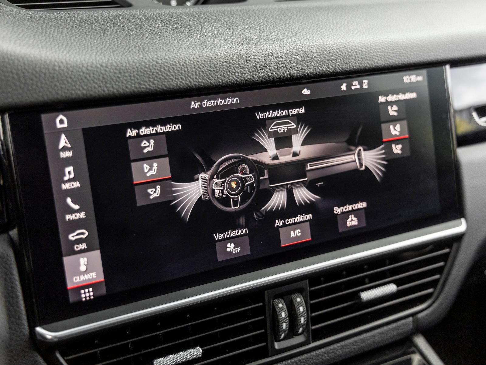 Used 2021 Porsche Cayenne AWD/4WD image 32
