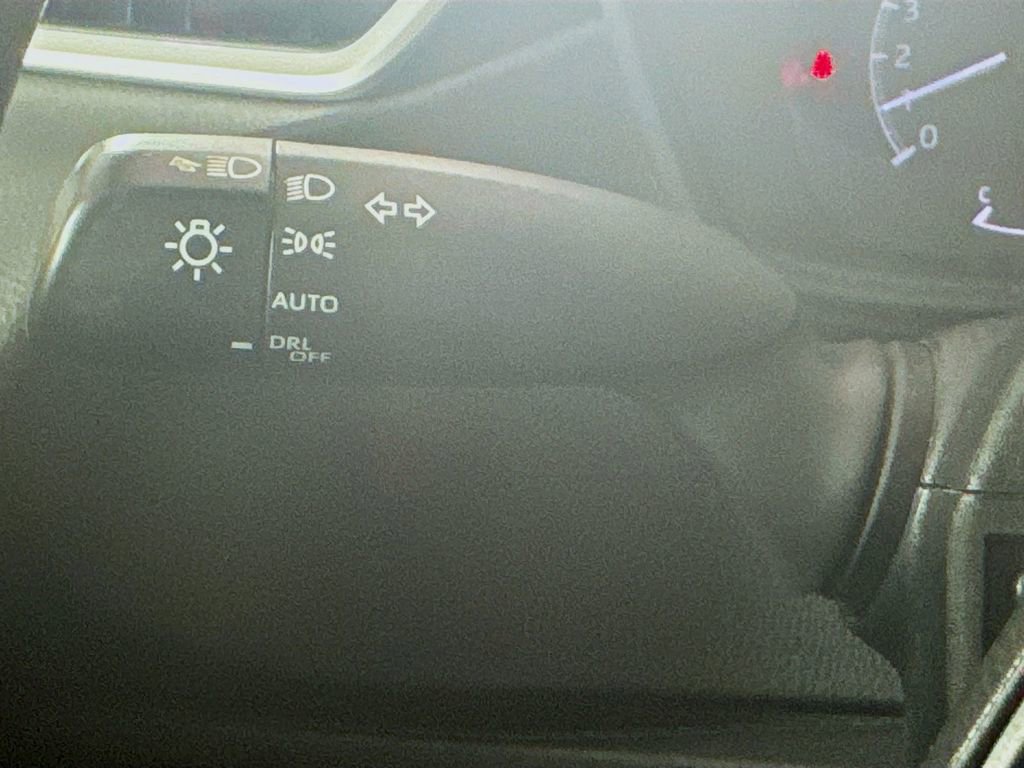 Used 2020 Toyota Corolla LE FWD image 12