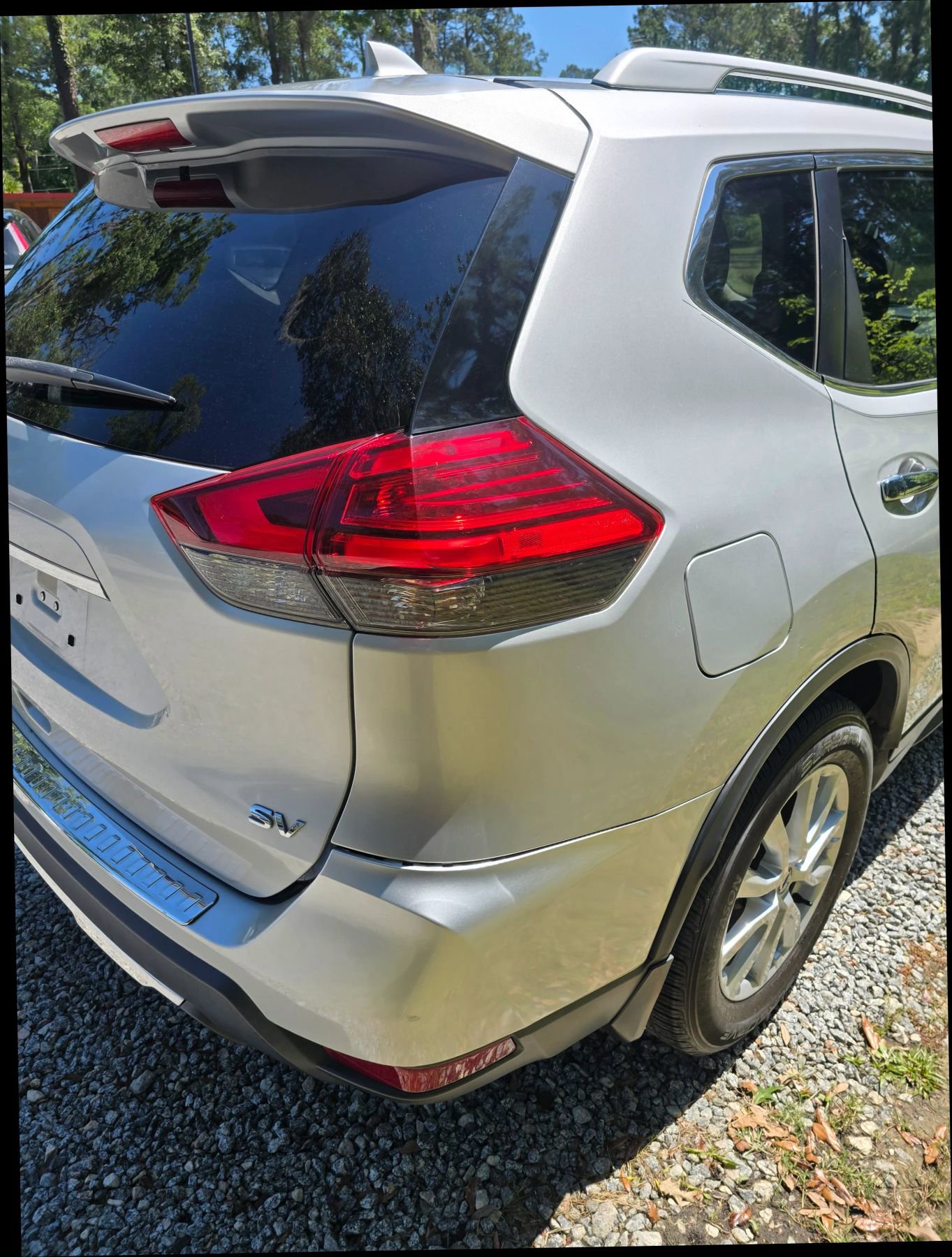 Used 2017 Nissan Rogue SV FWD image 12