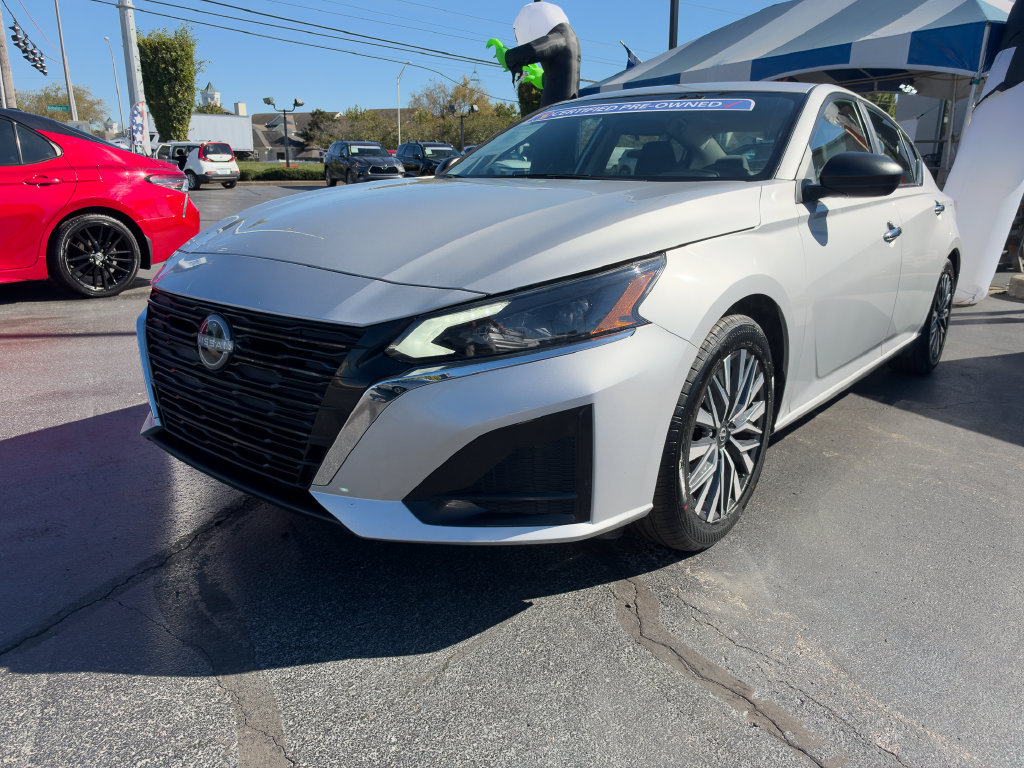 Used 2025 Nissan Altima 2.5 SV FWD image 1