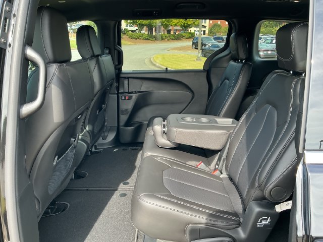 New 2027 Chrysler Pacifica Select FWD image 25