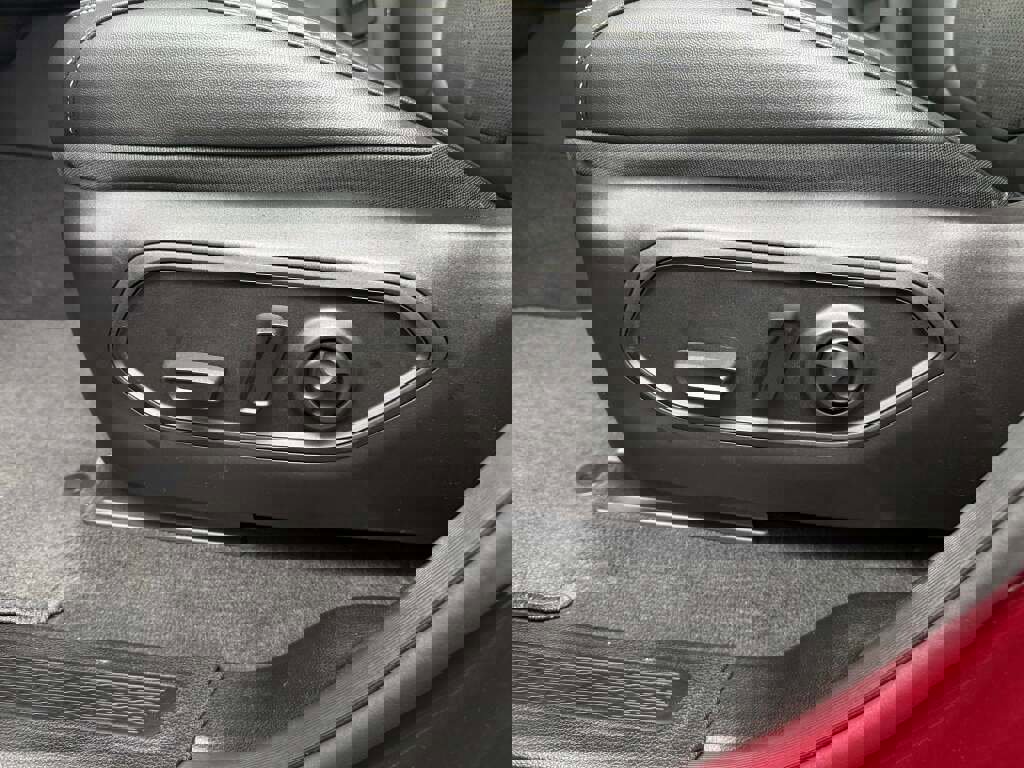 New 2025 Jeep Grand Cherokee L Laredo image 19