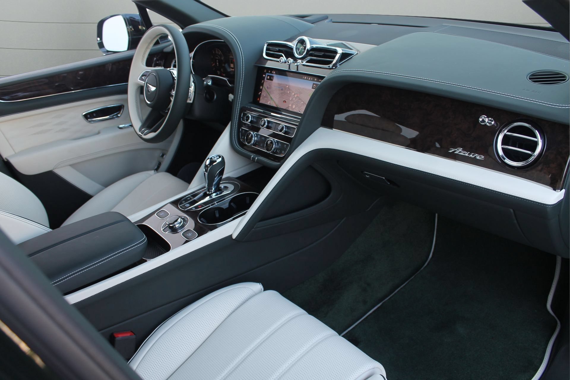 Certified 2024 Bentley Bentayga Extended Wheelbase AWD/4WD image 2
