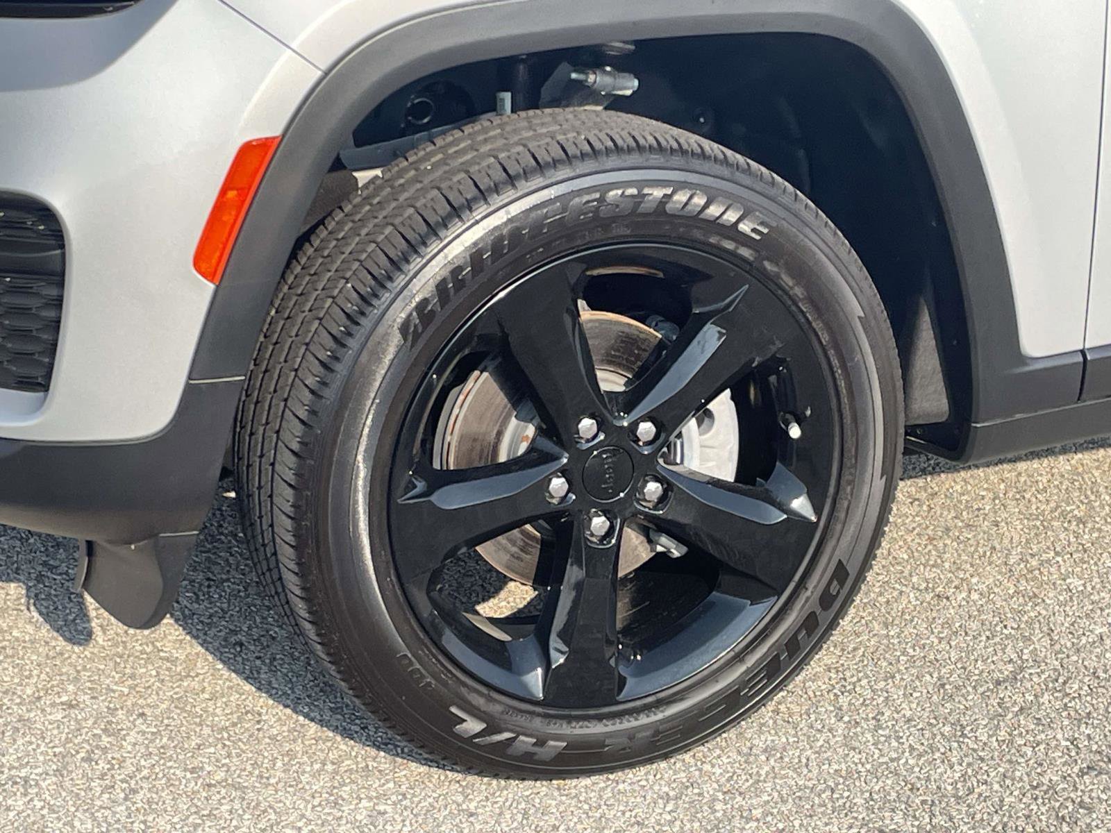 Used 2025 Jeep Grand Cherokee Altitude image 28