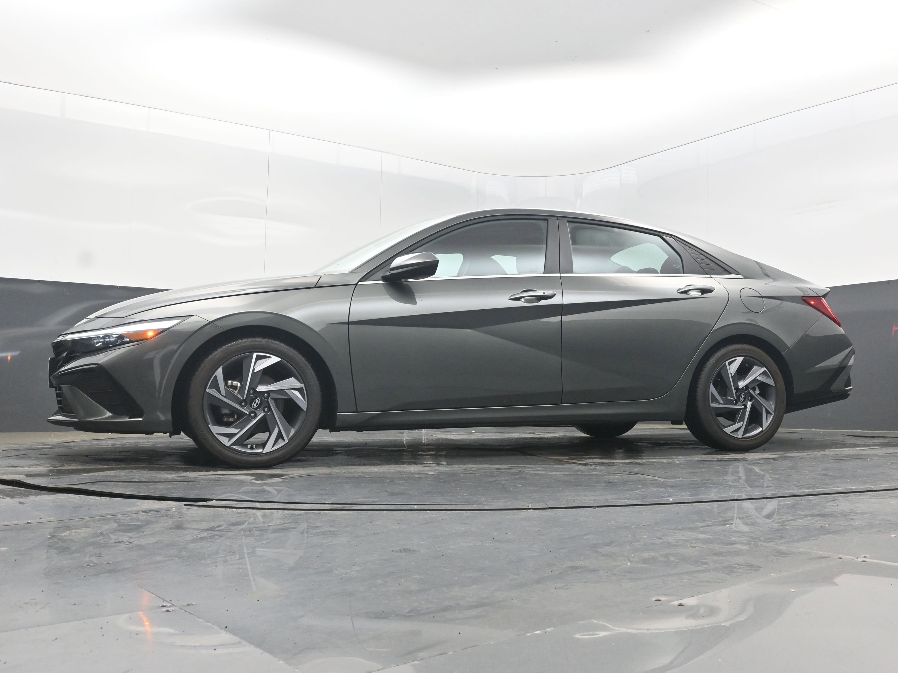 Used 2025 Hyundai Elantra SEL image 25