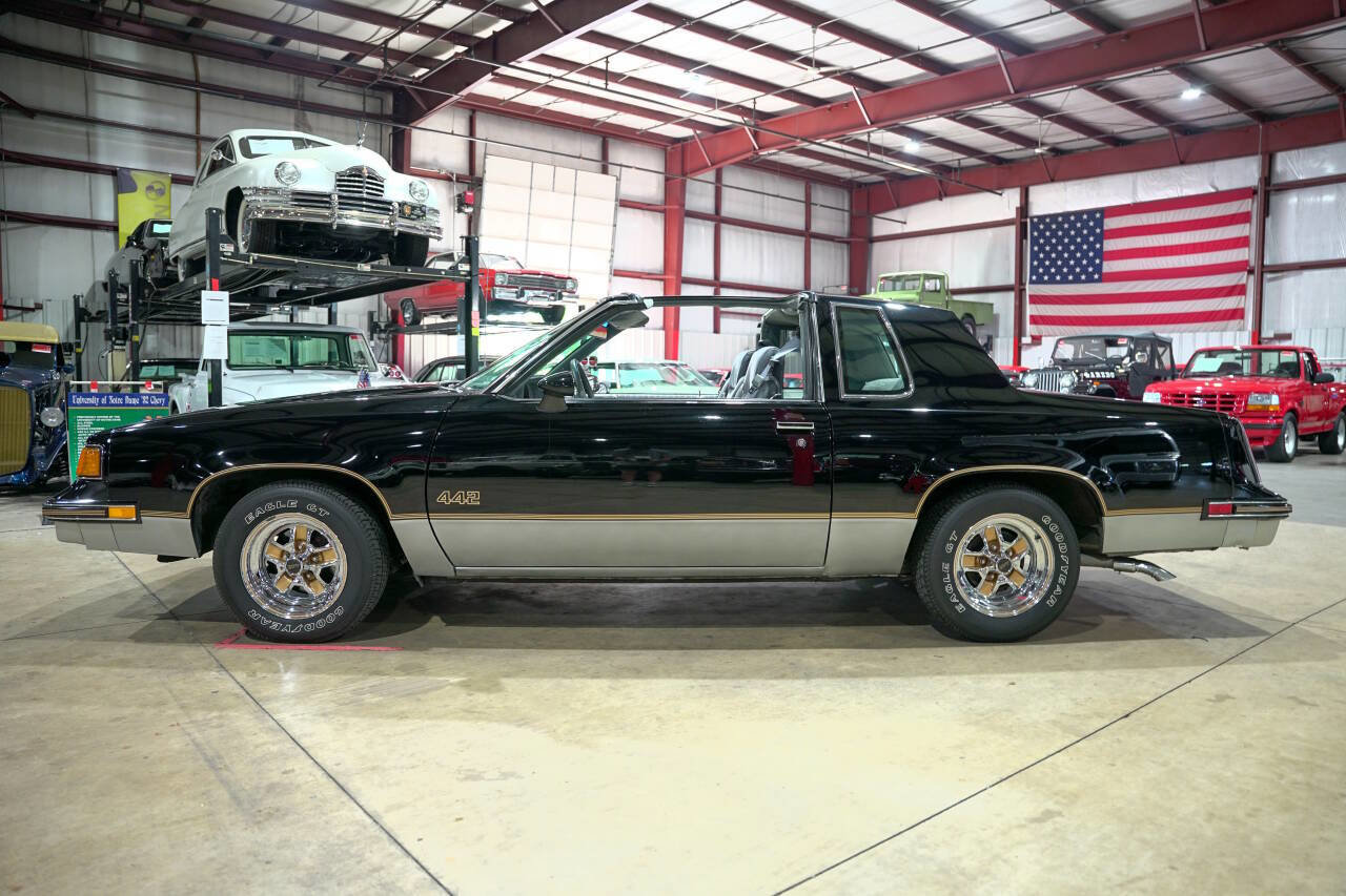 Used 1987 Oldsmobile Cutlass Supreme Salon image 4