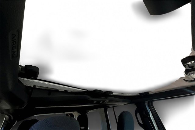 Used 2025 Jeep Wrangler Sahara image 13