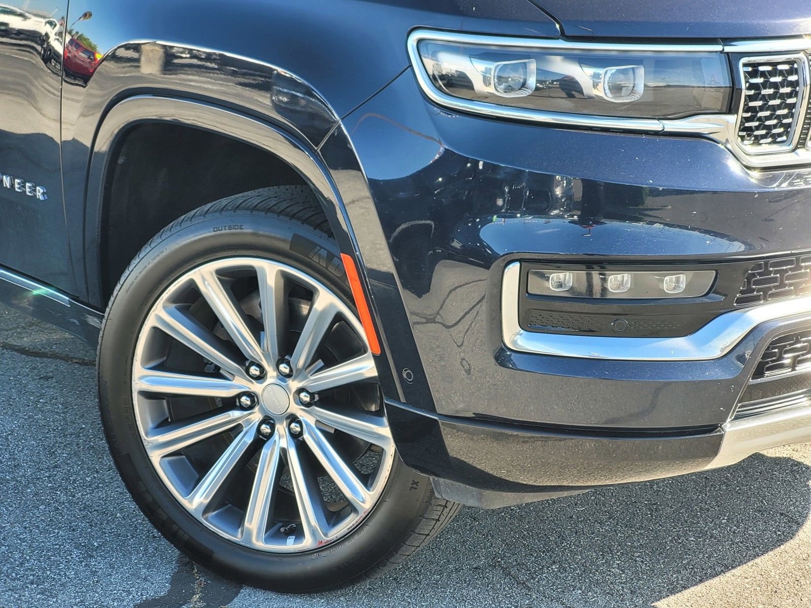 Used 2023 Jeep Grand Wagoneer L Series II image 9