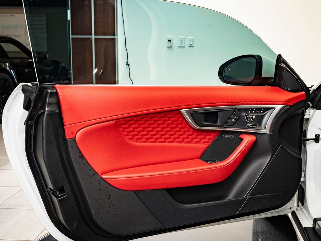 Used 2022 Jaguar F-TYPE R image 23