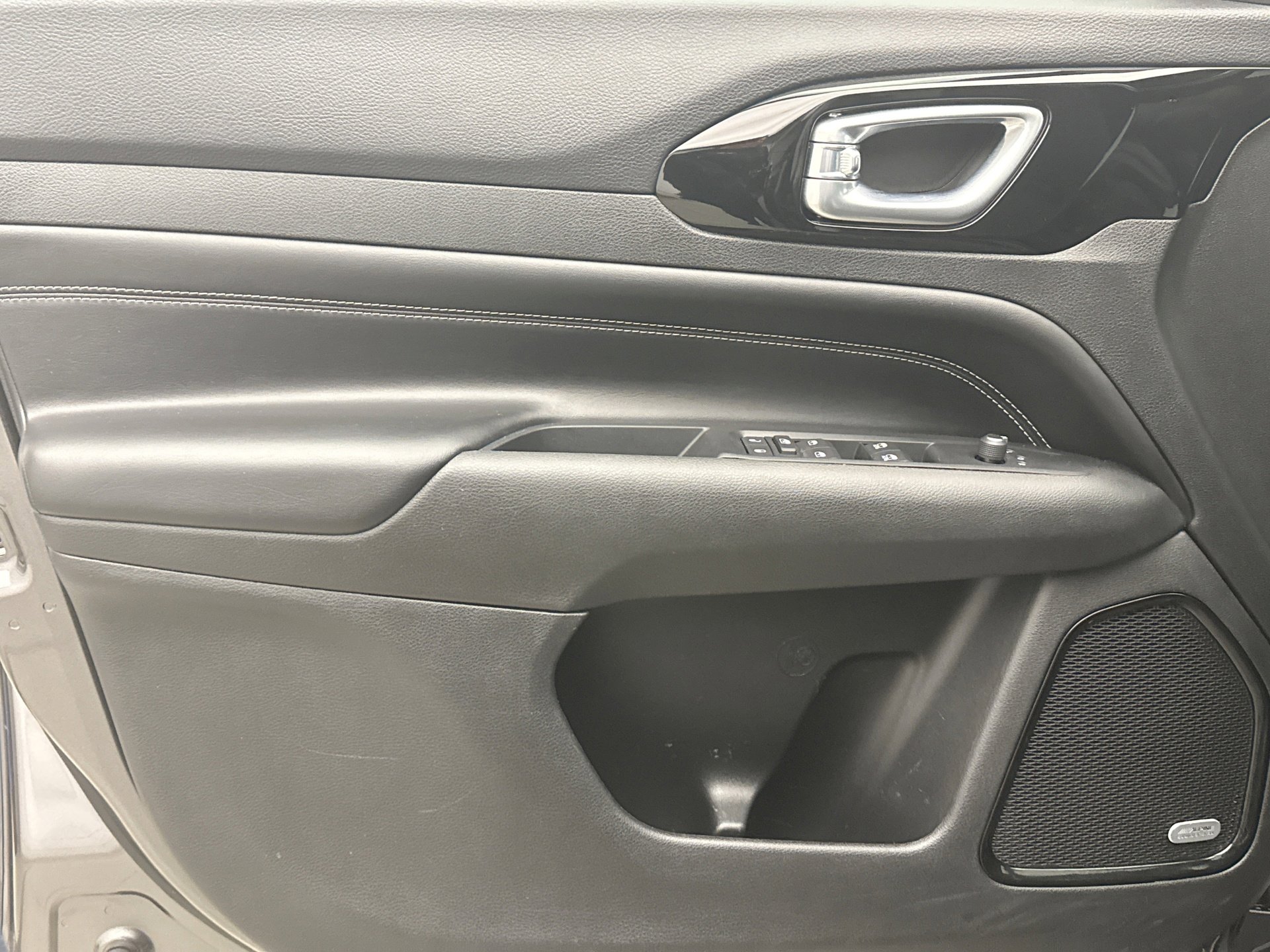 Used 2022 Jeep Compass Latitude w/ Sun and Sound Group image 9