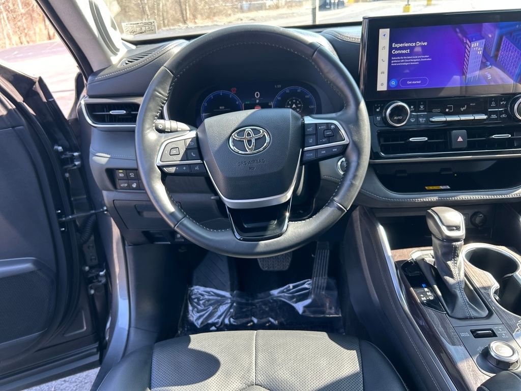 Used 2023 Toyota Highlander Limited image 23