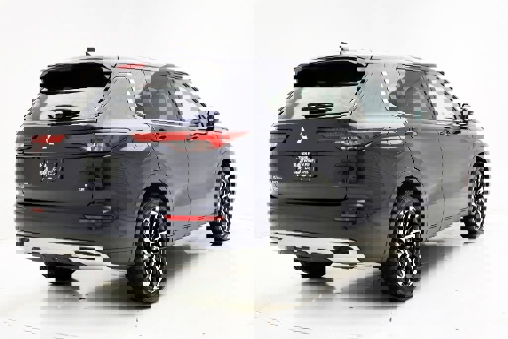 Used 2022 Mitsubishi Outlander SE image 9