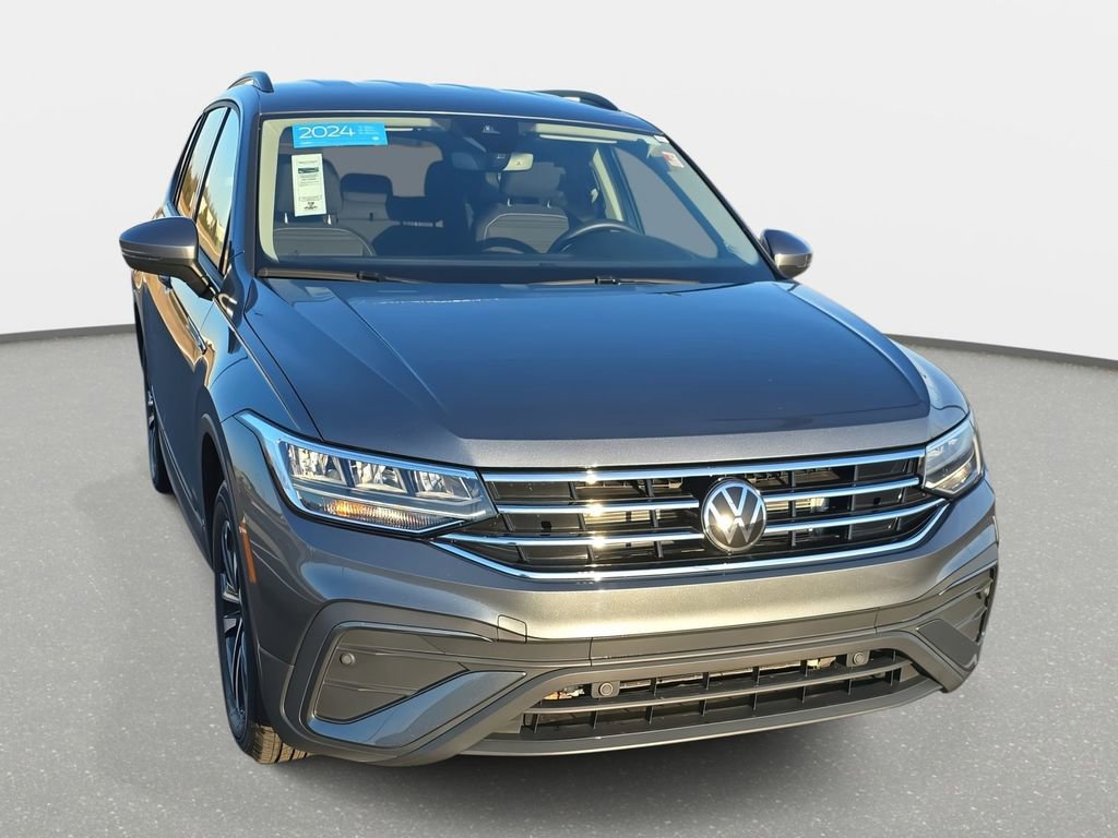 Used 2024 Volkswagen Tiguan S image 2