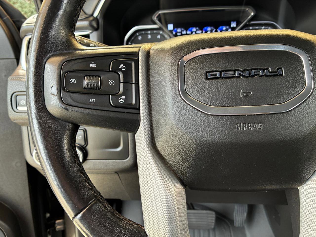 Used 2021 GMC Yukon XL Denali image 27