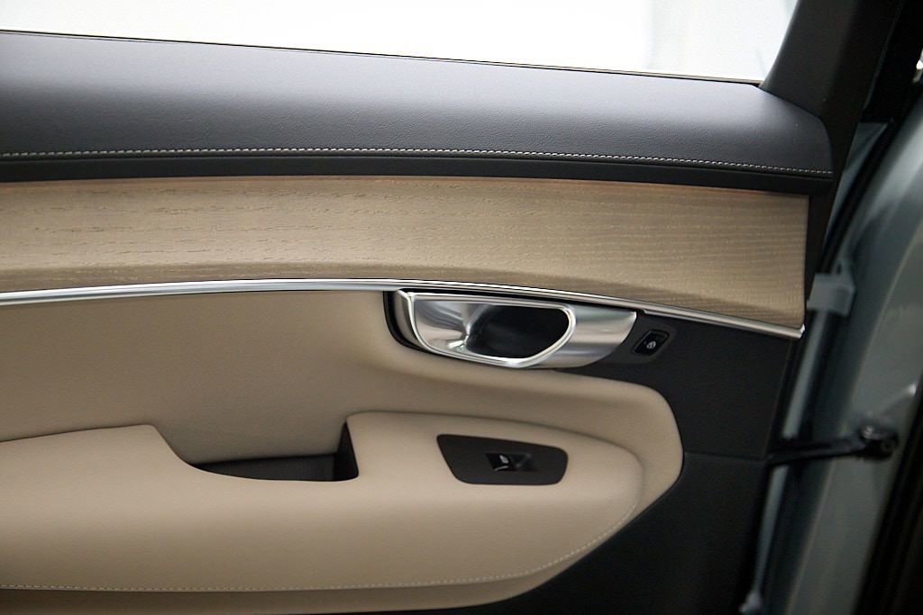 New 2026 Volvo XC90 T8 Plus w/ Protection Package image 20