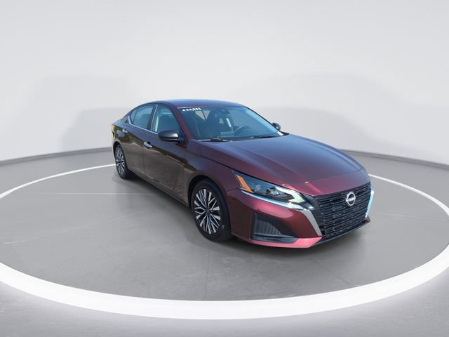 Used 2025 Nissan Altima 2.5 SV FWD image 2