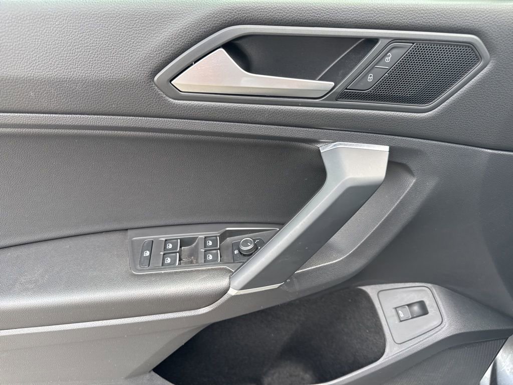 Used 2020 Volkswagen Tiguan SEL image 19