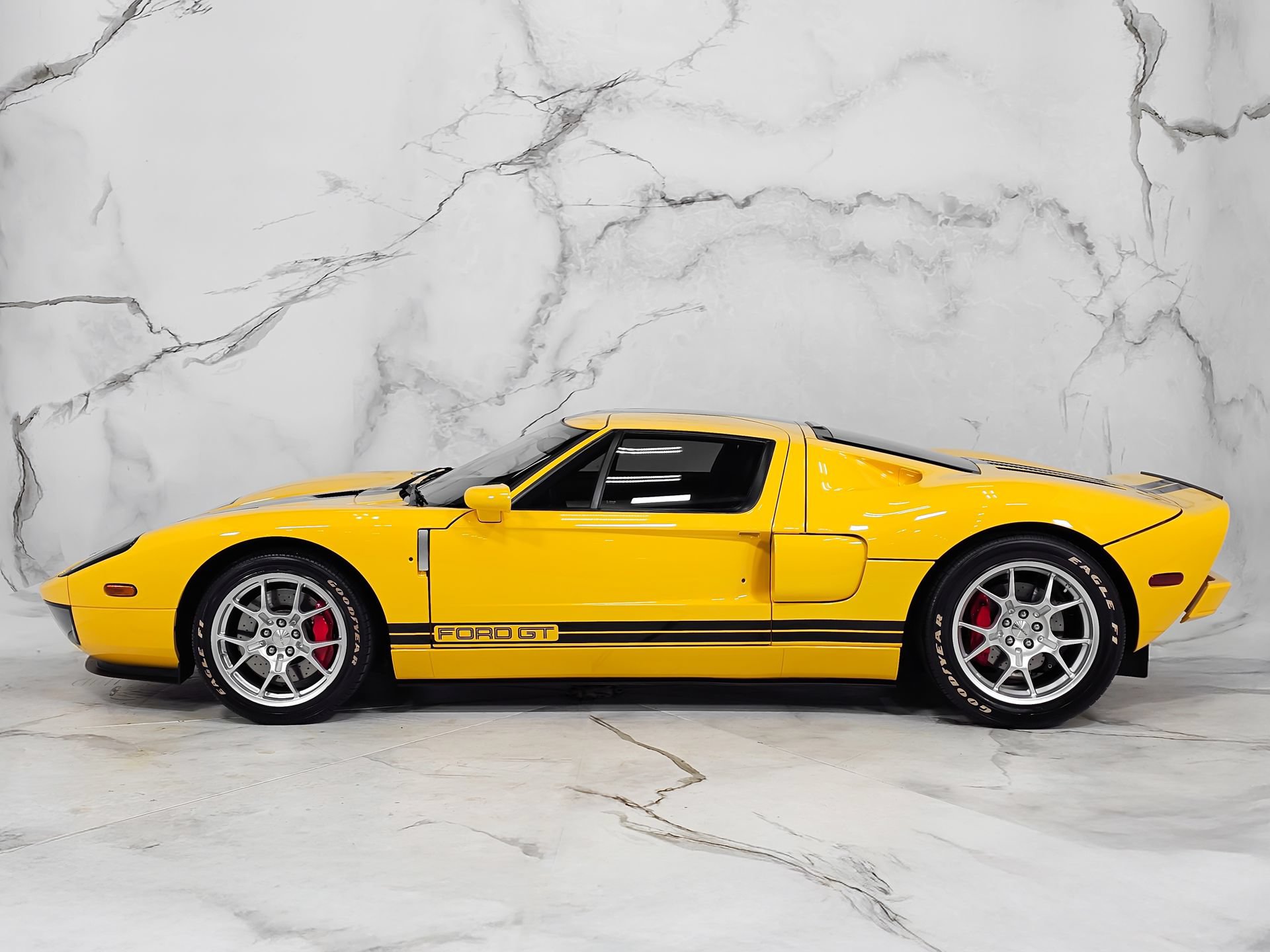 Used 2005 Ford GT RWD image 11