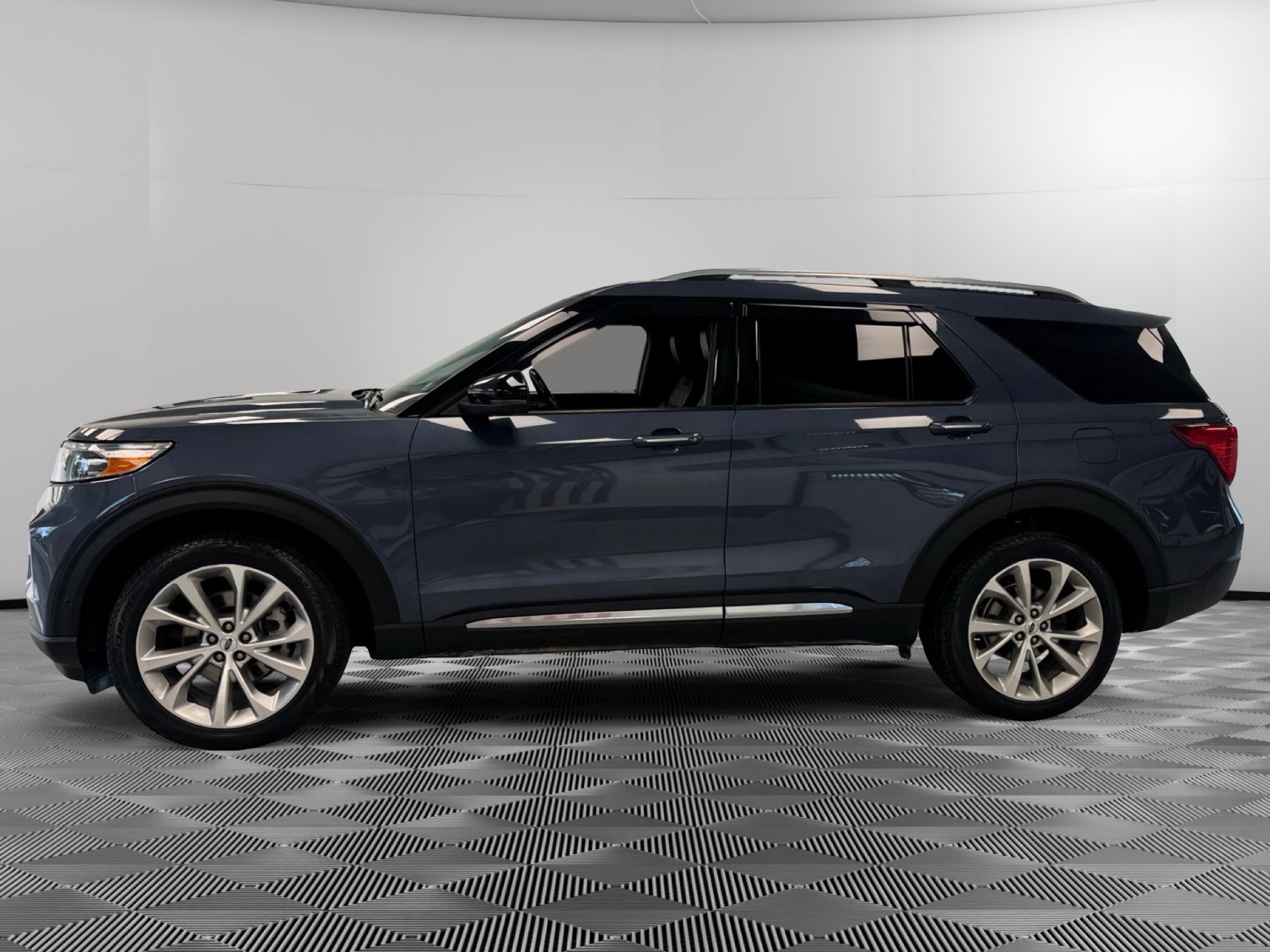 Used 2021 Ford Explorer Platinum w/ Equipment Group 601A AWD/4WD image 5