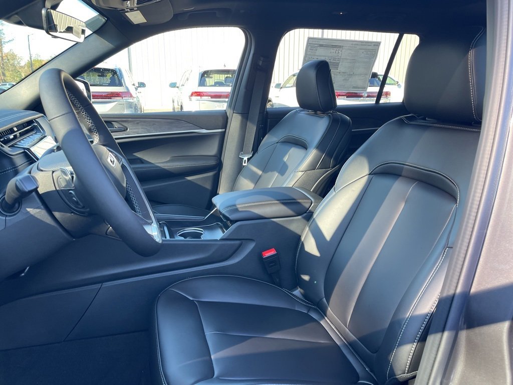 New 2025 Jeep Grand Cherokee L Limited w/ MOPAR Finishing Package image 18