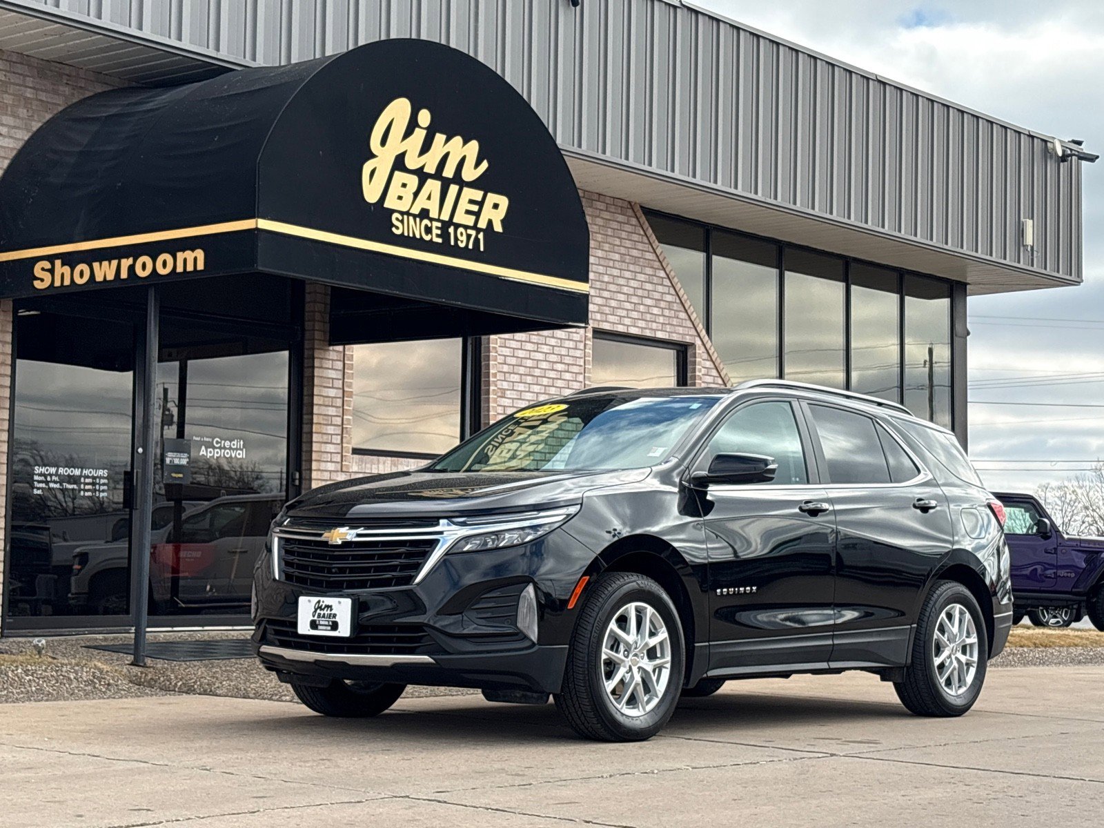 Used 2023 Chevrolet Equinox LT image 1