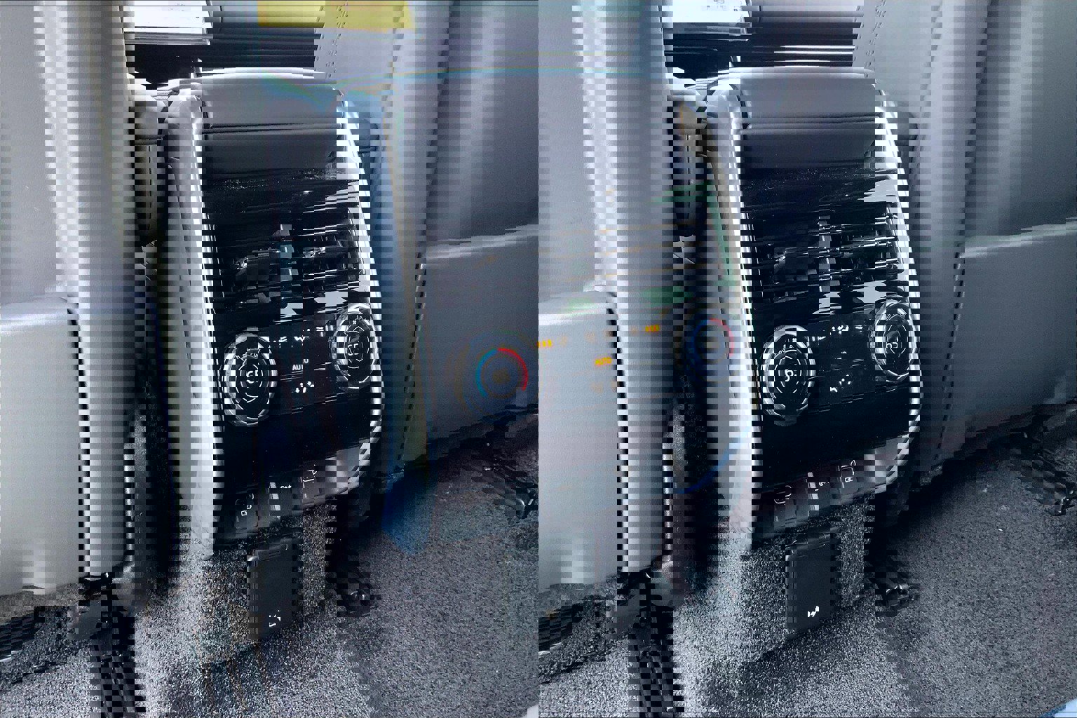 New 2025 Land Rover Range Rover Long Wheelbase SE image 20