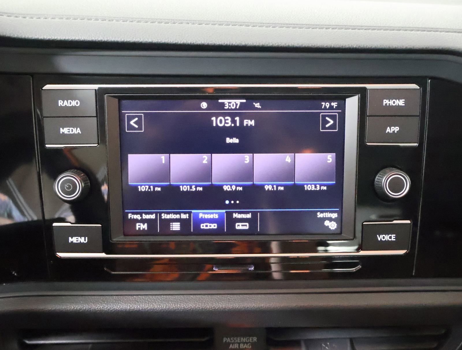 Used 2024 Volkswagen Jetta SE image 34