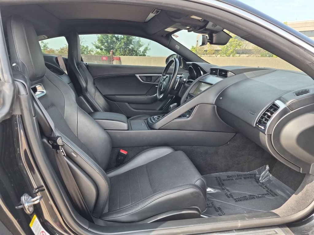 Used 2019 Jaguar F-TYPE R-Dynamic AWD/4WD image 17