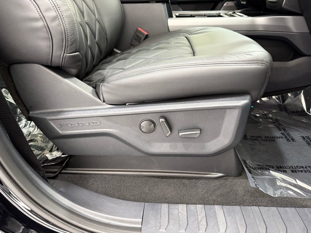 New 2026 Ford F250 Lariat w/ Black Appearance Package image 19