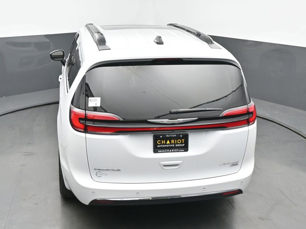 Used 2023 Chrysler Pacifica Limited AWD/4WD image 42