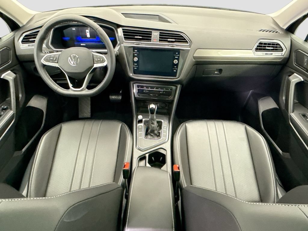 Used 2023 Volkswagen Tiguan SE w/ Panoramic Sunroof Package FWD image 13