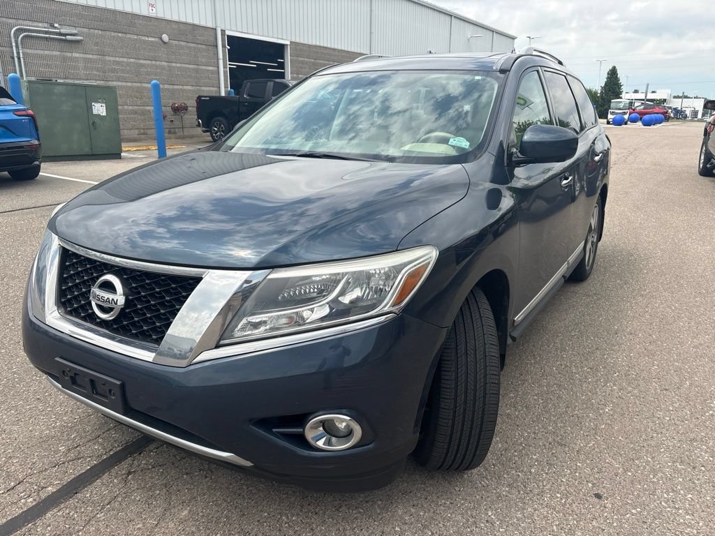 Used 2014 Nissan Pathfinder Platinum w/ Platinum Premium Package AWD/4WD image 3