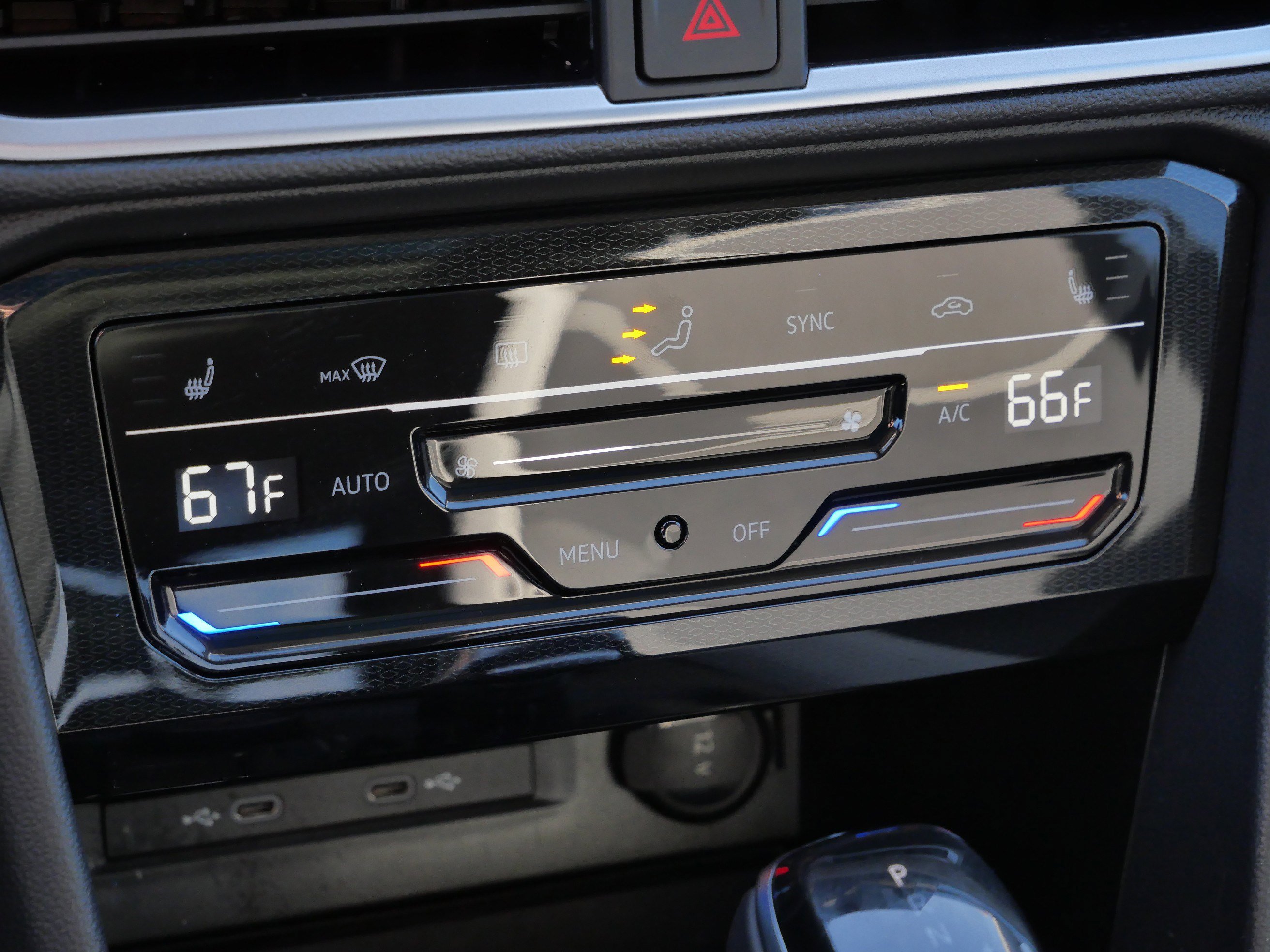 Certified 2025 Volkswagen Taos SE image 24