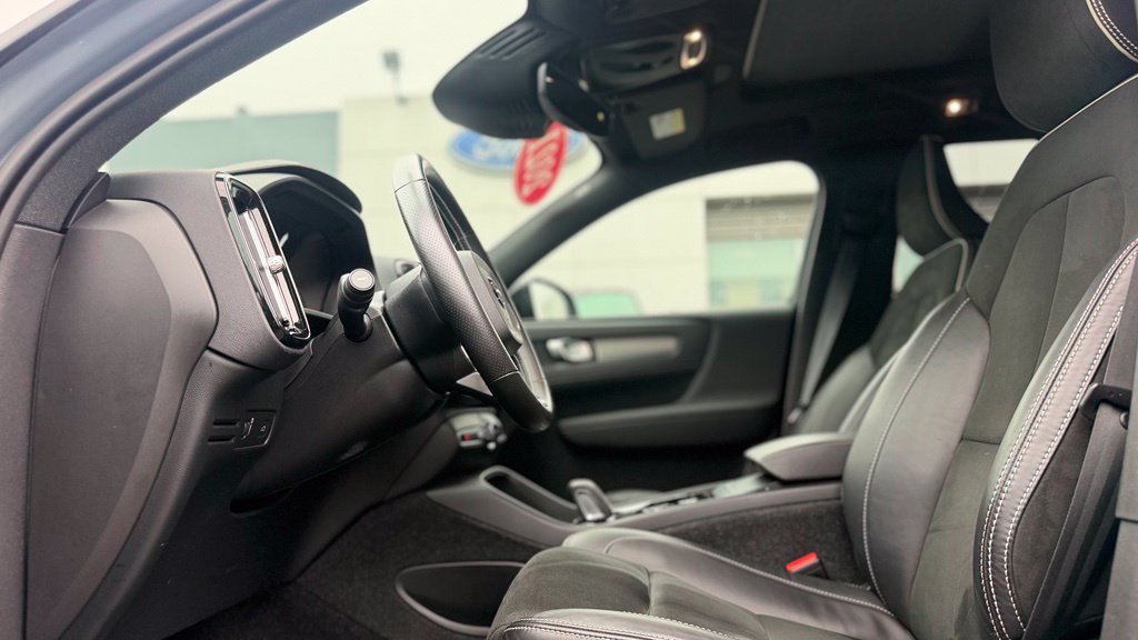 Used 2021 Volvo XC40 T5 R-Design w/ Advanced Package AWD/4WD image 16