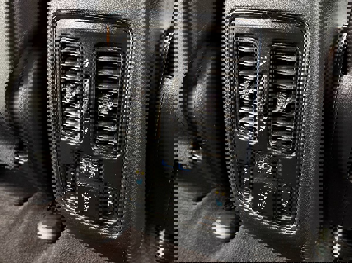 Used 2015 Dodge Durango R/T image 29