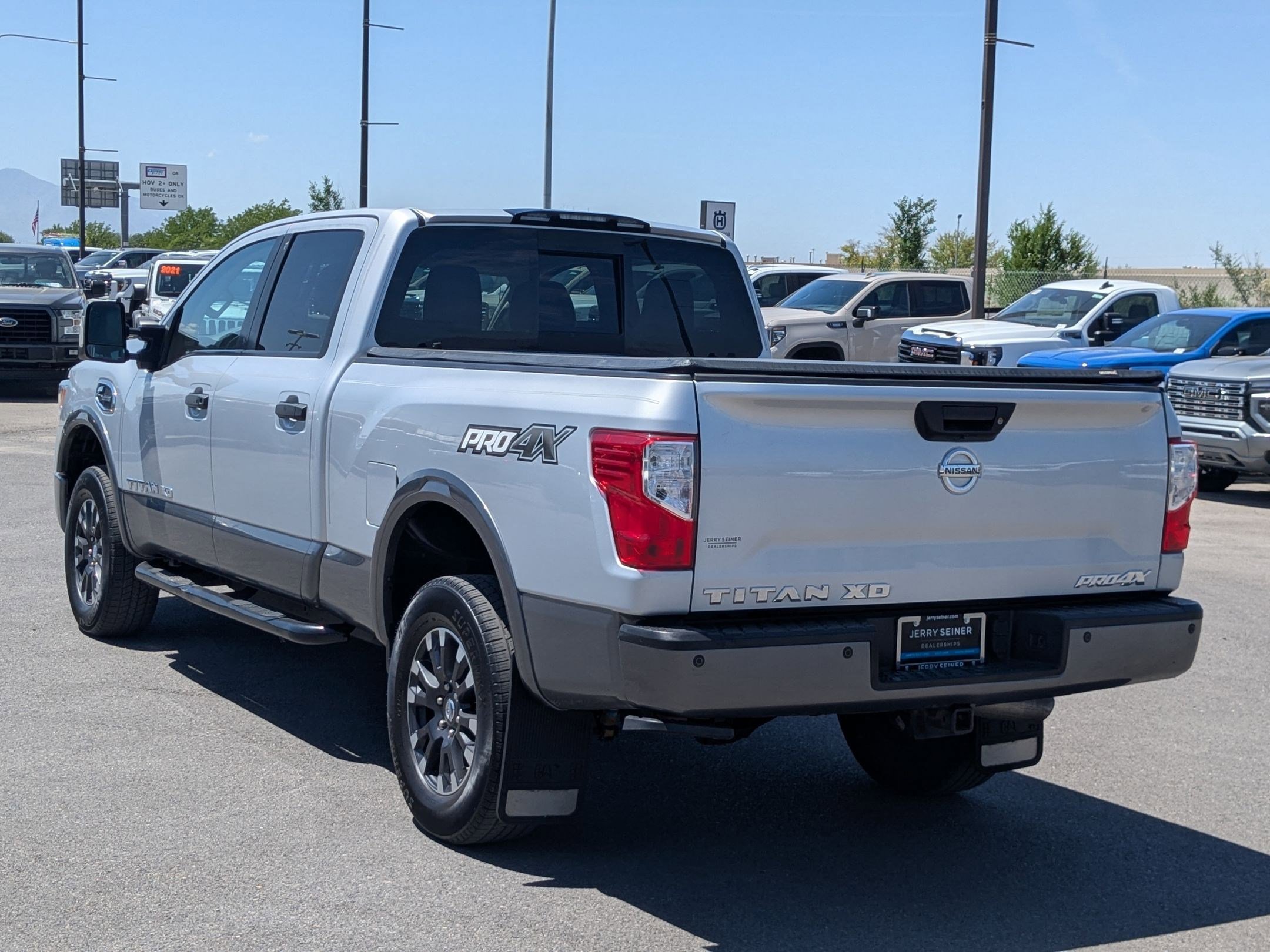 Used 2018 Nissan Titan PRO-4X w/ Pro-4x Convenience Package AWD/4WD image 3