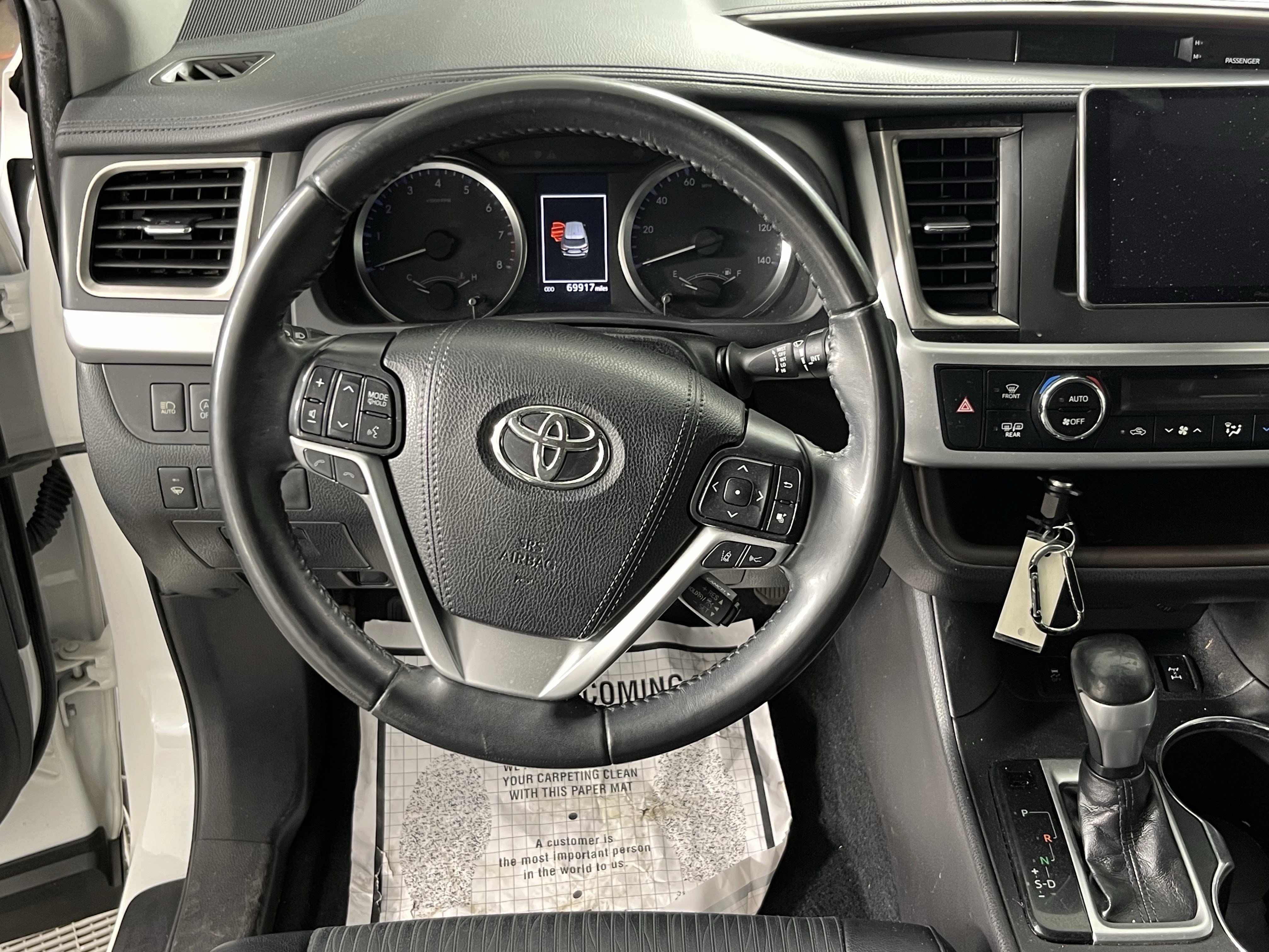 Used 2019 Toyota Highlander Plus AWD/4WD image 16