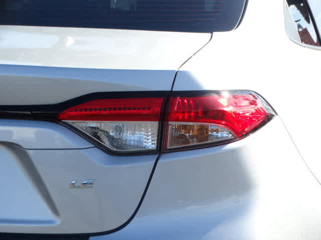 Used 2025 Toyota Corolla LE image 12