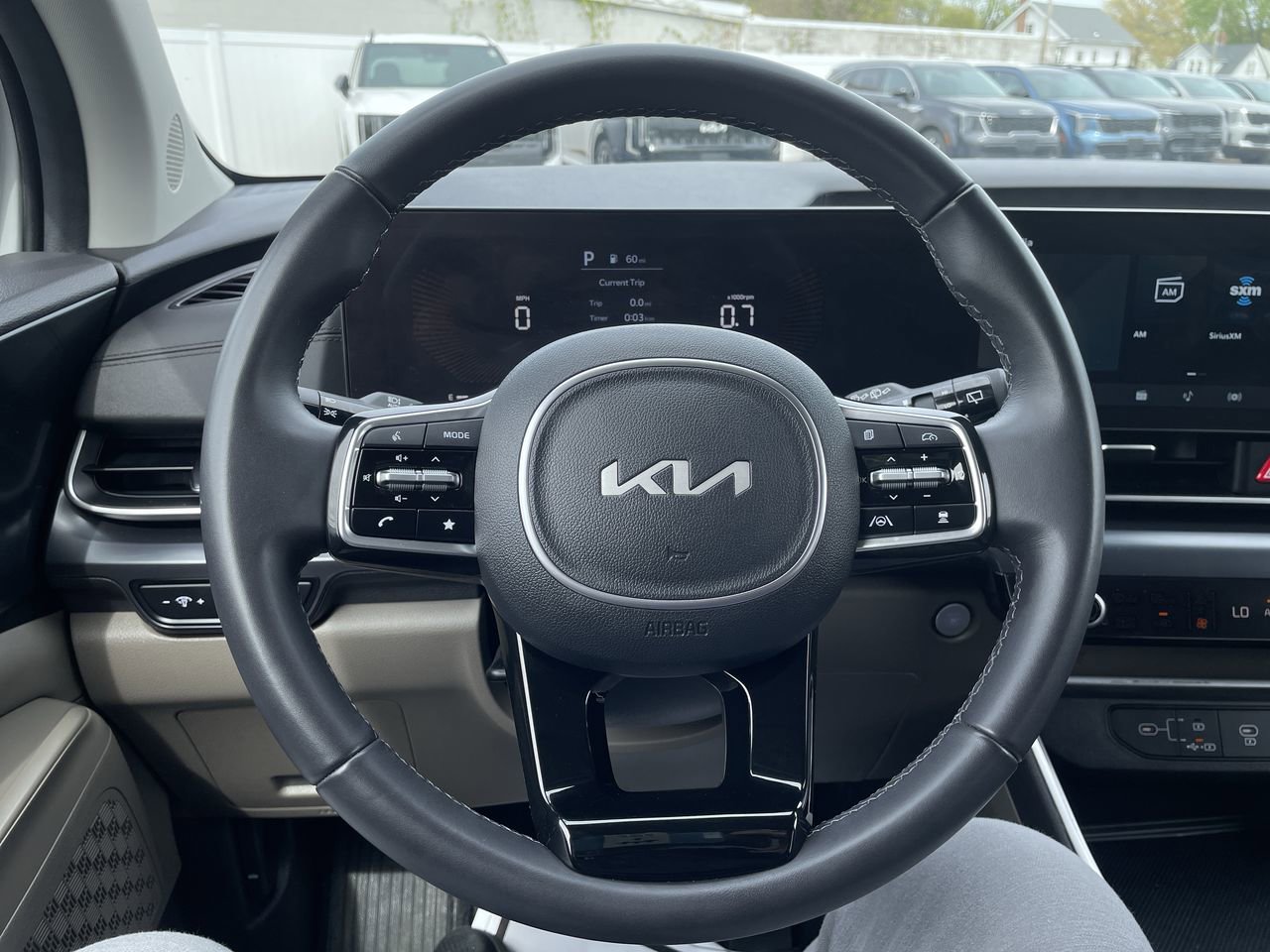 Used 2025 Kia Carnival FWD image 17