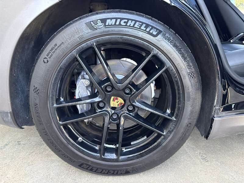 Used 2014 Porsche Panamera 4 AWD/4WD image 17